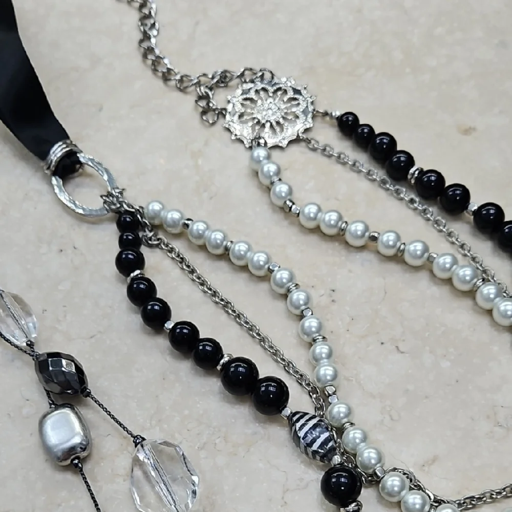 Elegant Black and Silver Women's Necklace Set - Picture 5 of 6